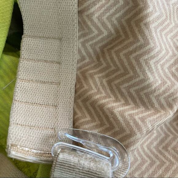 Lululemon Scoop Me Up Workout top  size 4 - Picture 5 of 7